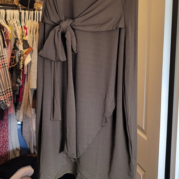 Army green wrap dress - size Lrg - Picture 2 of 2